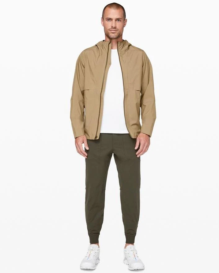 lululemon Men's Outpour Shell
